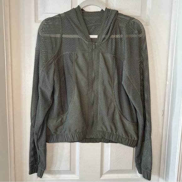 Lululemon Relaxed Fit Mesh Jacket Grey Sage / Size 6 - Picture 2 of 9